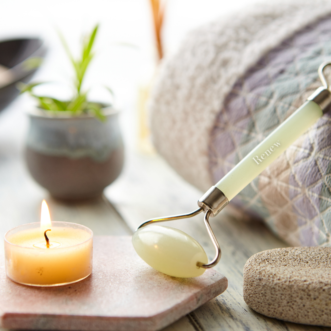 Нефритен масажор за лице Renew Jade Roller