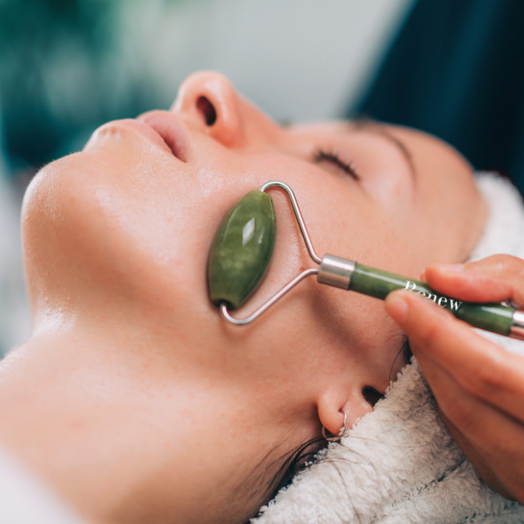 Нефритен масажор за лице Renew Jade Roller